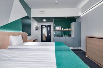 Фото номера Large Triple Room with Kitchenette Отель GreenStar Hotel Jyväskylä г. Йювяскюля 4