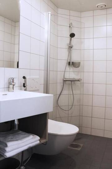 Фото номера Стандартный трехместный номер Отель GreenStar Hotel Jyväskylä г. Йювяскюля 12