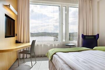 Фото номера Двухместный номер с 2 отдельными кроватями Отель Solo Sokos Hotel Paviljonki г. Йювяскюля 5