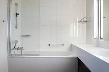 Фото номера Двухместный номер с 2 отдельными кроватями Отель Solo Sokos Hotel Paviljonki г. Йювяскюля 9